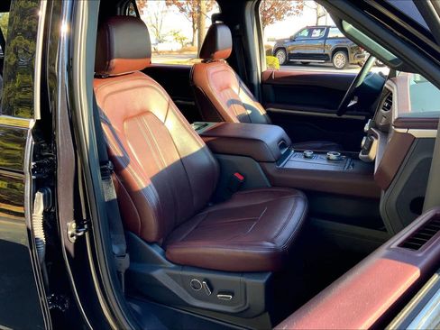Used 2024 Ford Expedition Max Limited image 8