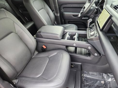 Certified 2025 Land Rover Defender 110 X-Dynamic SE AWD/4WD image 14