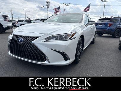 Used 2022 Lexus ES 300h w/ Premium Package