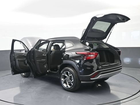 Used 2025 Chevrolet Trax LT FWD image 72