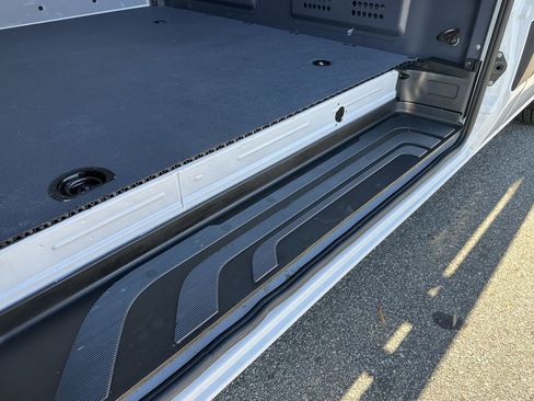 Used 2024 Mercedes-Benz Sprinter 2500 image 21