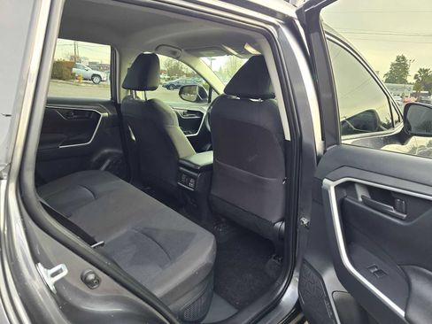 Used 2022 Toyota RAV4 LE image 14