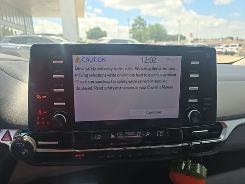 Used 2021 Toyota Sienna XLE FWD image 13