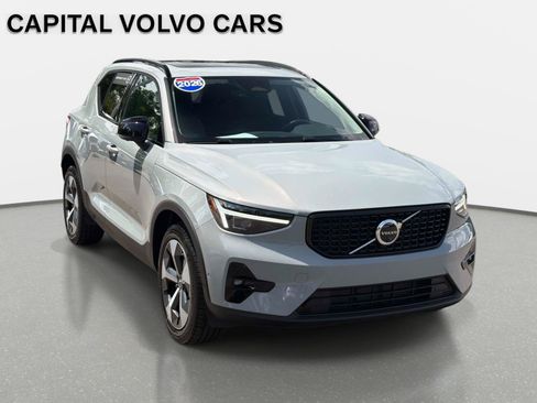 Used 2026 Volvo XC40 B5 Plus AWD/4WD image 3