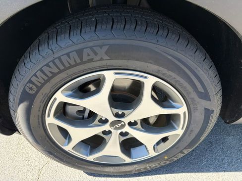 Used 2022 Kia Telluride EX image 11