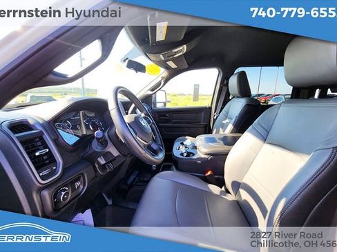 Used 2024 RAM 3500 Tradesman w/ Chrome Appearance Group AWD/4WD image 12