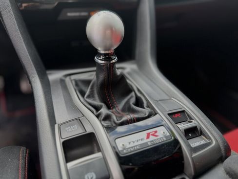 Used 2018 Honda Civic Type R image 15