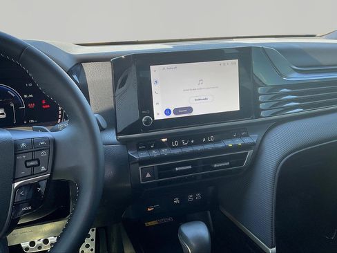 Used 2025 Toyota Camry SE w/ Convenience Package image 9