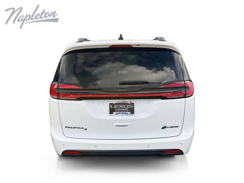 Used 2024 Chrysler Pacifica Premium FWD image 4