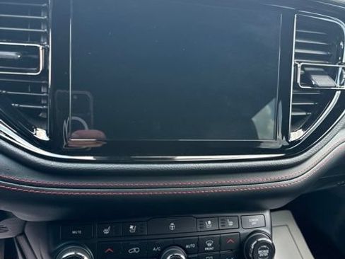 Used 2024 Dodge Durango GT AWD/4WD image 16