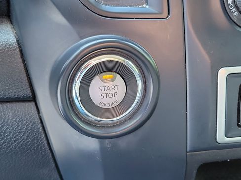 Used 2022 Nissan Titan S image 30