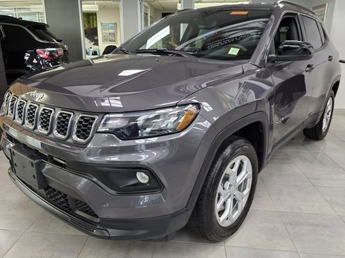 Certified 2024 Jeep Compass Latitude image 2