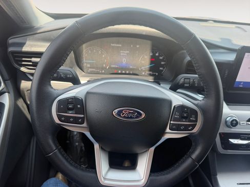 Used 2022 Ford Explorer XLT RWD image 13
