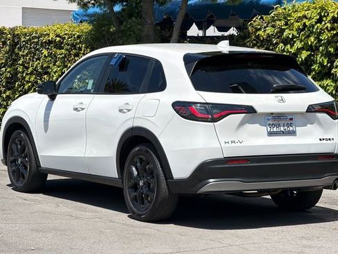 Certified 2025 Honda HR-V Sport image 6