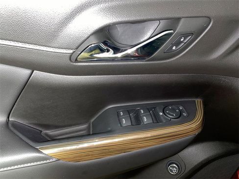 Certified 2023 GMC Acadia SLE w/ Driver Convenience Package image 13