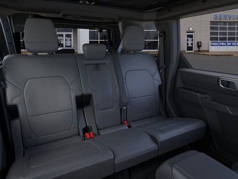 New 2025 Ford Bronco Outer Banks w/ Sasquatch Package image 11