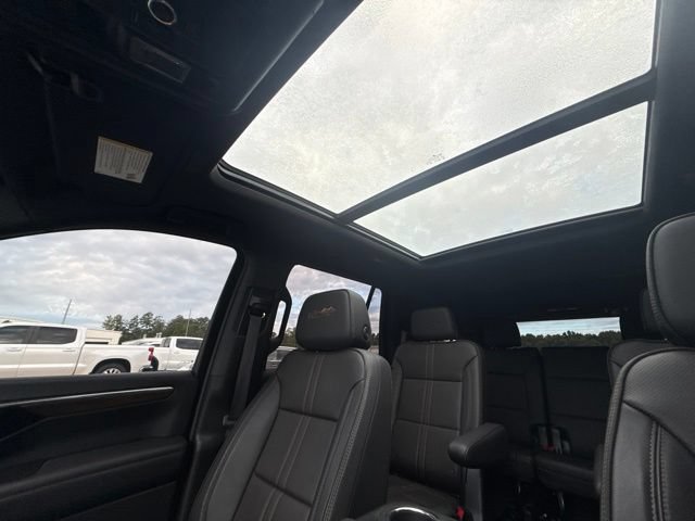 Used 2025 Chevrolet Tahoe High Country AWD/4WD image 40