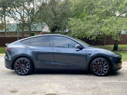 Used 2024 Tesla Model Y Performance image 8