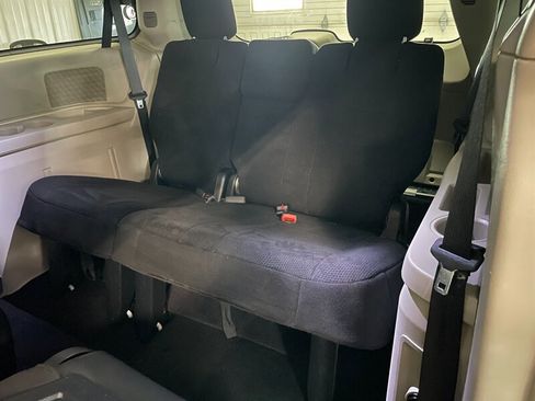 Used 2011 Chrysler Town & Country Touring FWD image 18