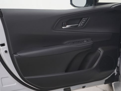 Used 2025 Toyota Prius Plug-In Hybrid image 18