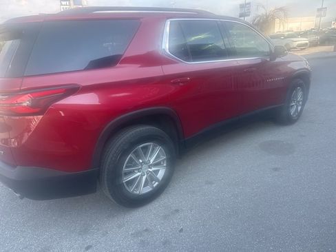 Used 2023 Chevrolet Traverse LT image 3