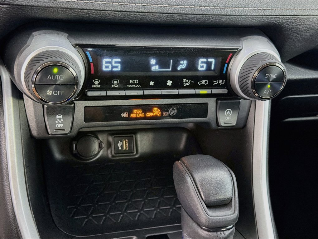Used 2024 Toyota RAV4 XLE FWD image 20