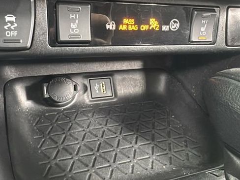 Used 2024 Toyota RAV4 XLE w/ Convenience Package image 28