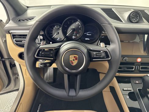 Certified 2025 Porsche Macan image 16