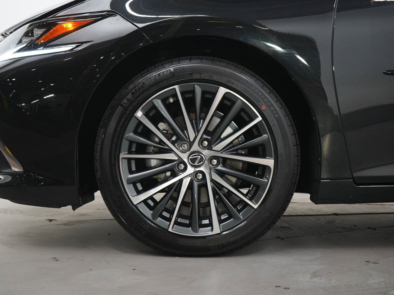 Used 2025 Lexus ES 300h FWD image 29