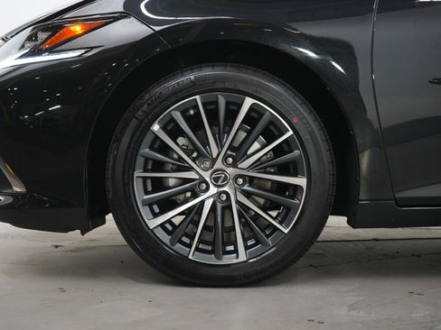 Used 2025 Lexus ES 300h FWD image 29