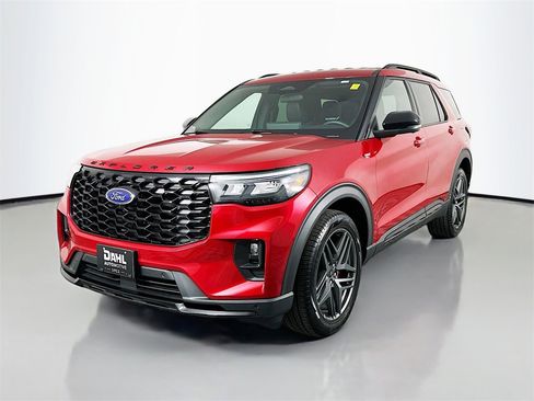 Used 2025 Ford Explorer ST-Line w/ ST-Line Street Pack image 3