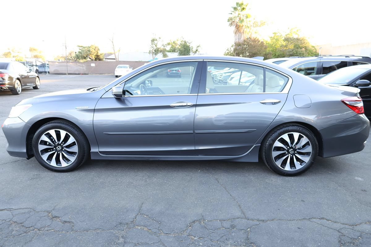 Used 2017 Honda Accord Touring image 7