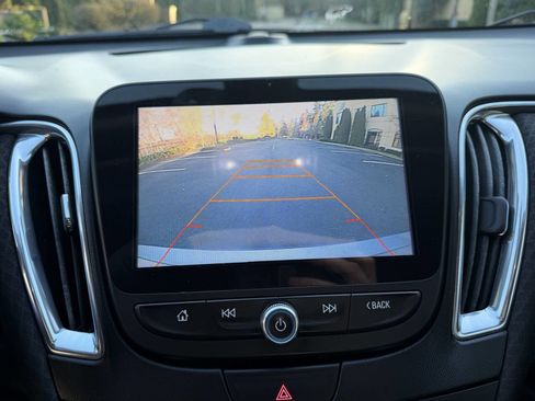 Used 2017 Chevrolet Malibu LT image 19