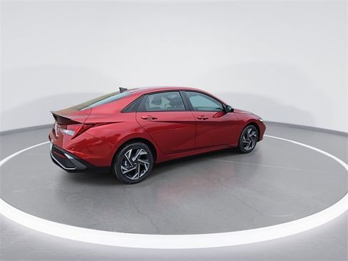 New 2025 Hyundai Elantra SEL image 9