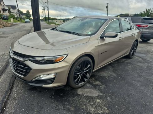 Used 2025 Chevrolet Malibu LT w/ Sport Edition FWD image 3