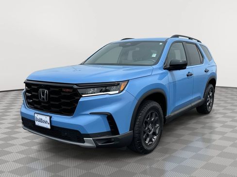Used 2024 Honda Pilot TrailSport image 1