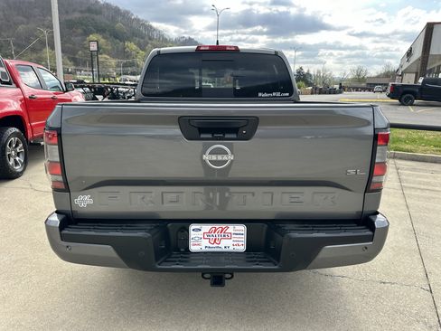 Used 2024 Nissan Frontier SL w/ Technology Package RWD image 3