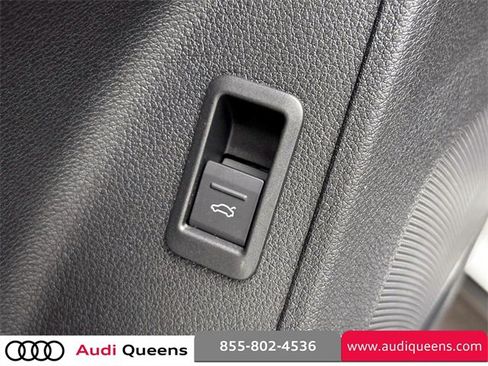 Certified 2025 Audi Q3 2.0T Premium w/ Black Optic Sport Package image 18