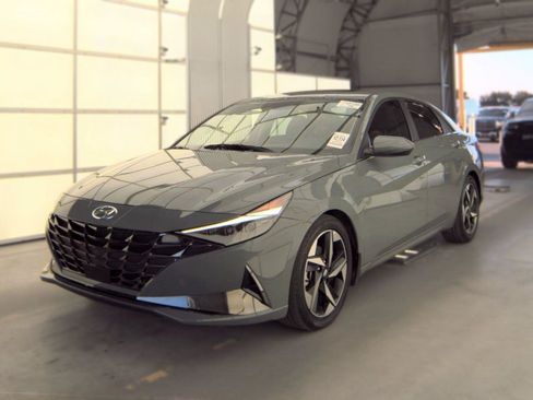 Used 2022 Hyundai Elantra Limited FWD image 2