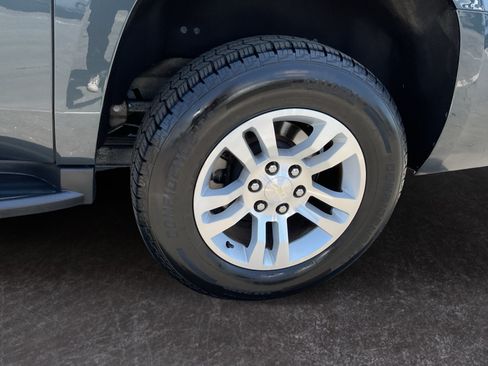 Used 2020 Chevrolet Suburban LT RWD image 9