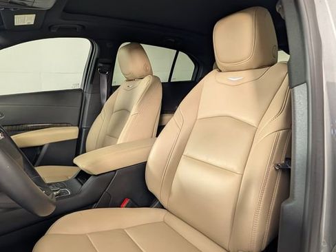 Used 2025 Cadillac XT4 Premium Luxury image 7