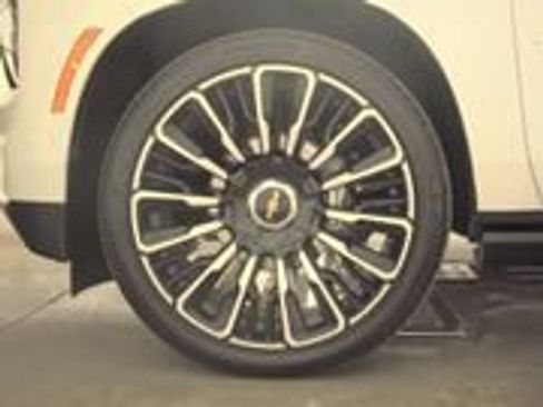 Used 2025 Chevrolet Tahoe High Country image 10