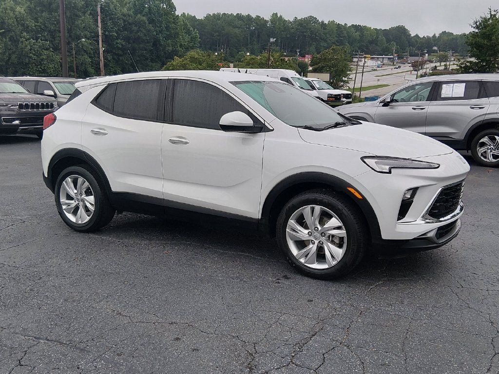 Used 2024 Buick Encore GX Preferred FWD image 2