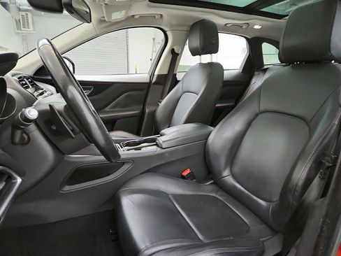 Used 2017 Jaguar F-PACE Premium image 14