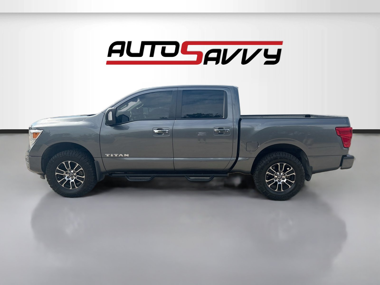 Used 2021 Nissan Titan 4x4 Crew Cab image 4