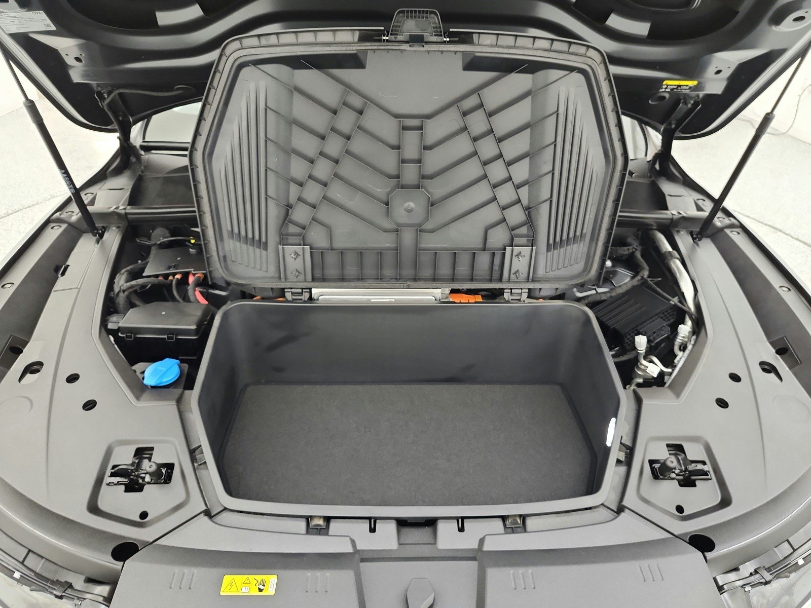 Used 2024 Audi Q8 e-tron Premium AWD/4WD image 17