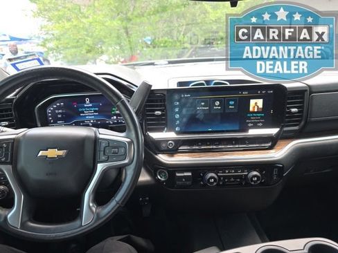 Used 2022 Chevrolet Silverado 1500 LT AWD/4WD image 10