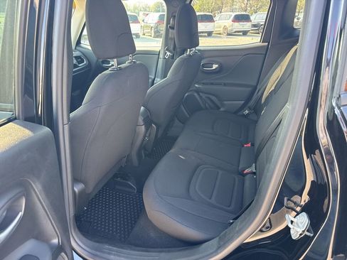 Used 2022 Jeep Renegade Latitude AWD/4WD image 13