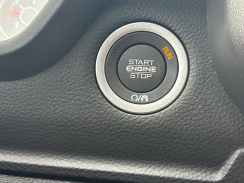 New 2026 RAM 1500 4x4 Crew Cab image 21