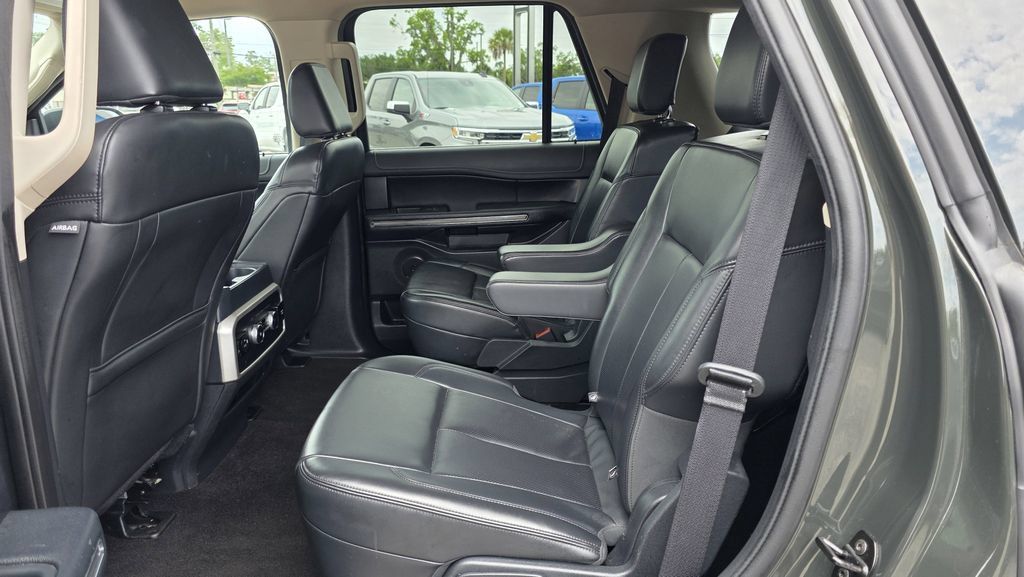 Used 2023 Ford Expedition XLT AWD/4WD image 18